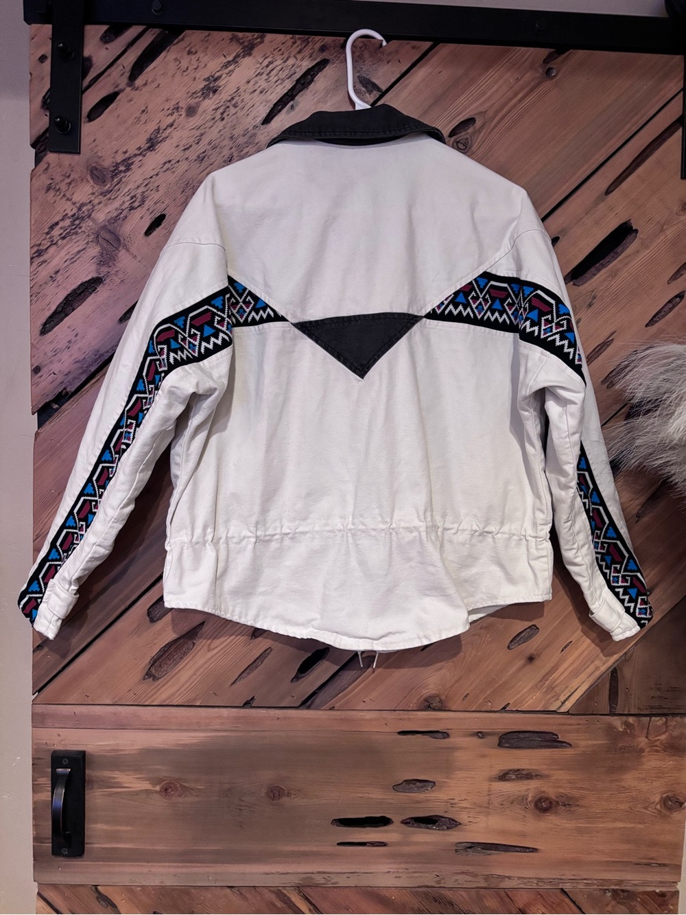 Cameo Rose Western White Embroidered Women's Jacket